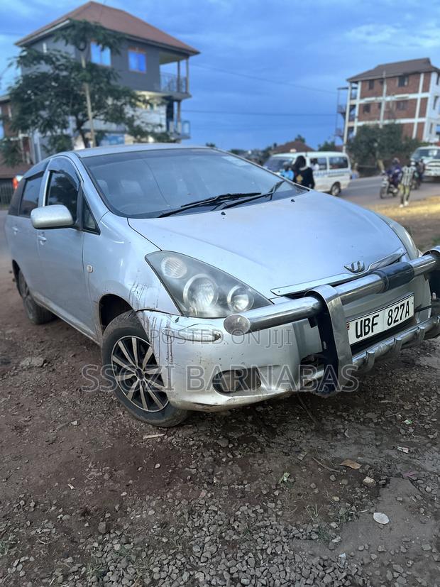 Toyota Wish 2004 Silver