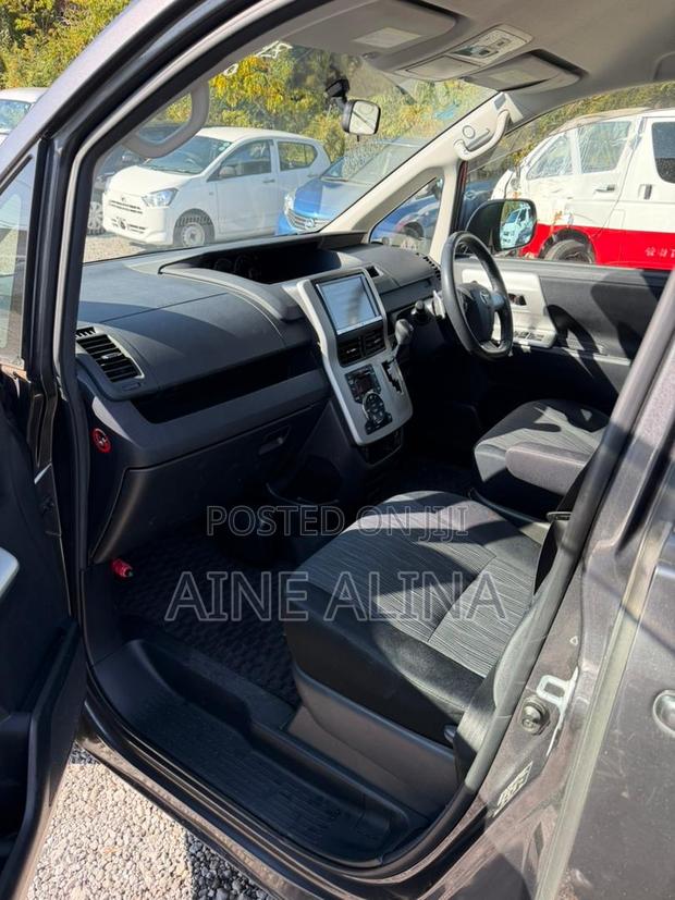 Toyota Noah 2012 Gray