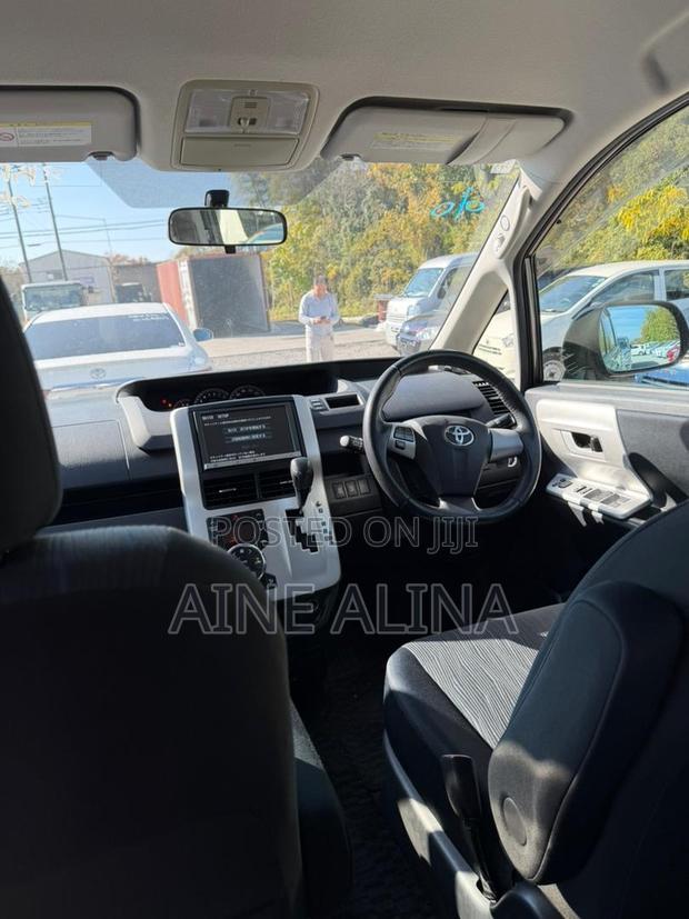 Toyota Noah 2012 Gray