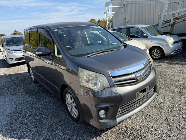 Toyota Noah 2012 Gray