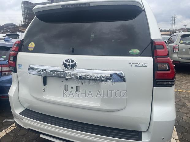 Toyota Land Cruiser Prado 2017 White