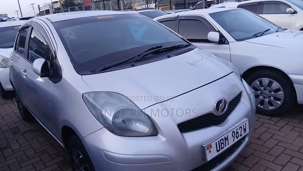 Toyota Vitz 2010 Silver