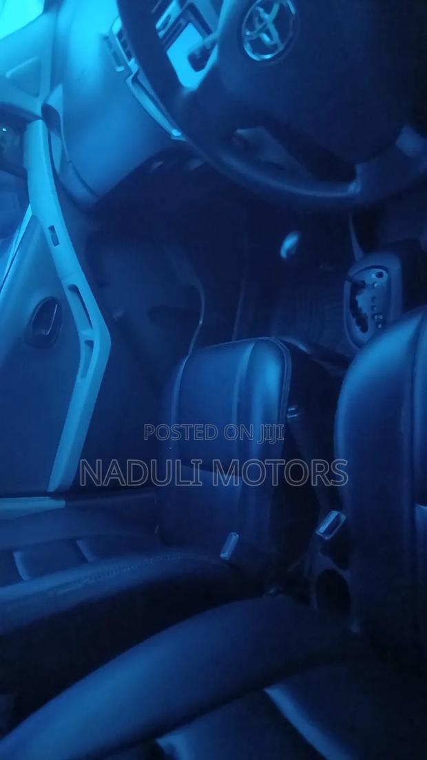 Toyota Vitz 2010 Silver