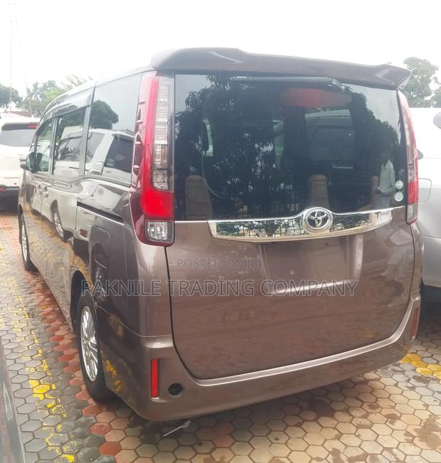 Toyota Noah 2016 Ivory