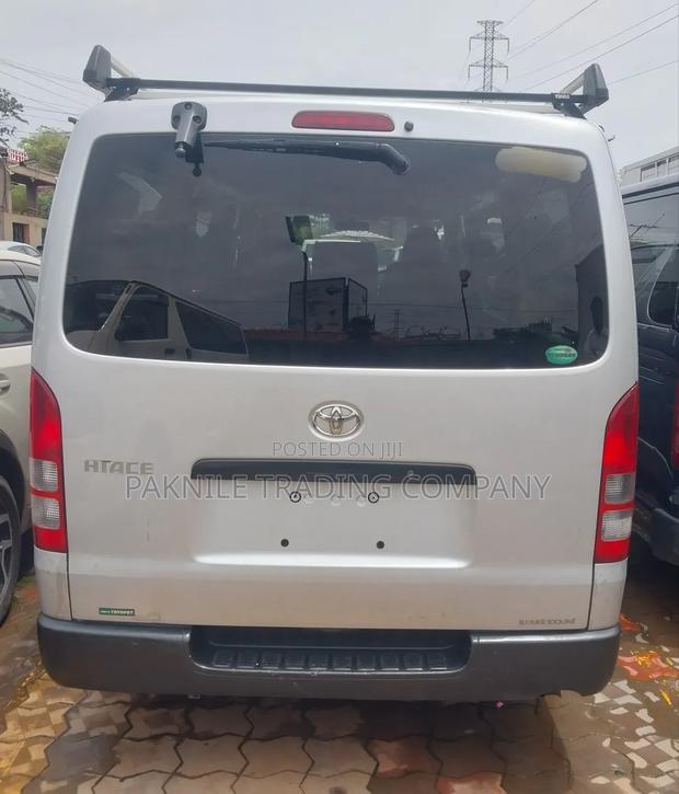 Toyota HiAce 2014 Silver