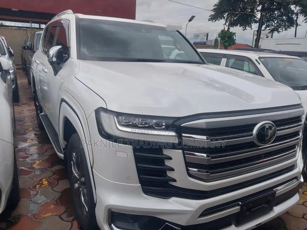 Toyota Land Cruiser 2022 White