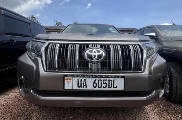 Toyota Land Cruiser Prado 2.8 2017 Gray