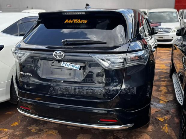 Toyota Harrier 2.0 2017 Black