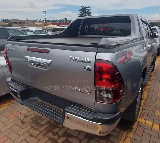 Toyota Hilux 2019 Silver