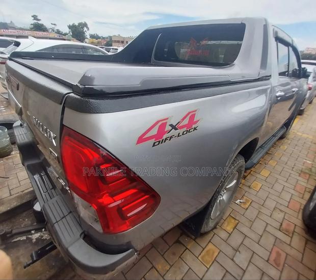 Toyota Hilux 2019 Silver