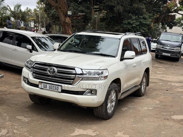 Toyota Land Cruiser Prado 2018 Off white