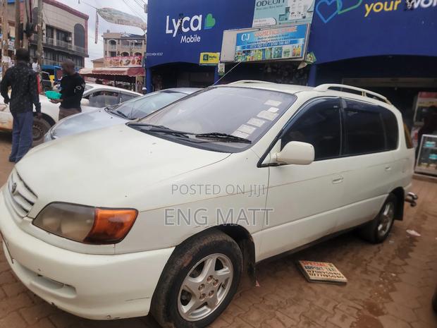 Toyota Ipsum 2000 Pearl