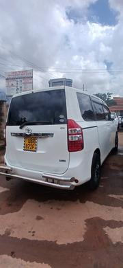 Toyota Noah 2011 White for sale