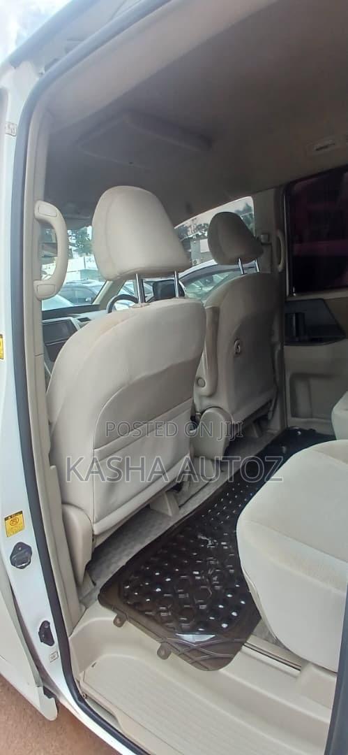 Toyota Noah 2011 White