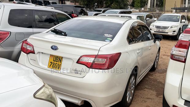 Subaru Legacy 2015 Off white