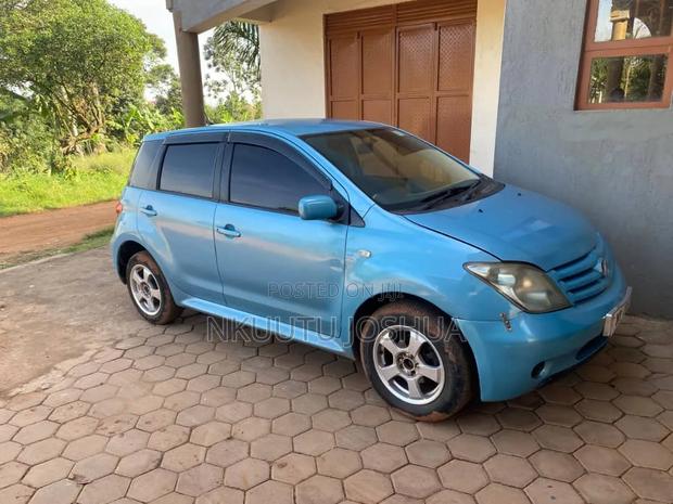 Toyota IST 2006 Blue