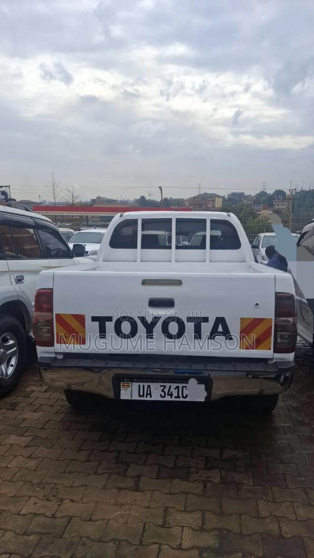 Toyota Hilux 2.5 D-4D 4X4 SRX 2010 White