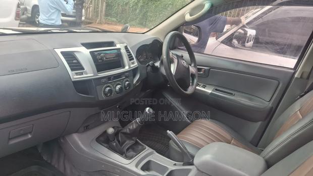 Toyota Hilux 2.5 D-4D 4X4 SRX 2010 White