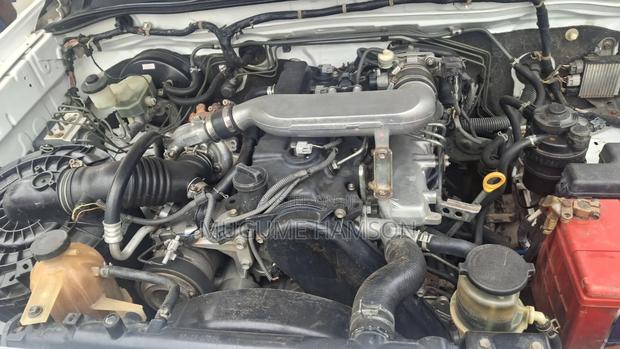 Toyota Hilux 2.5 D-4D 4X4 SRX 2010 White