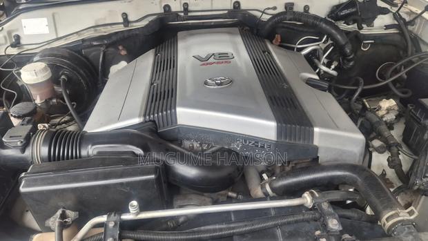 Toyota Land Cruiser 2004 White