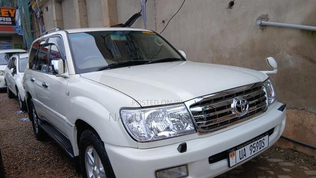 Toyota Land Cruiser 2010 White