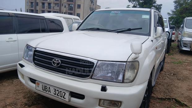 Toyota Land Cruiser 2006 White