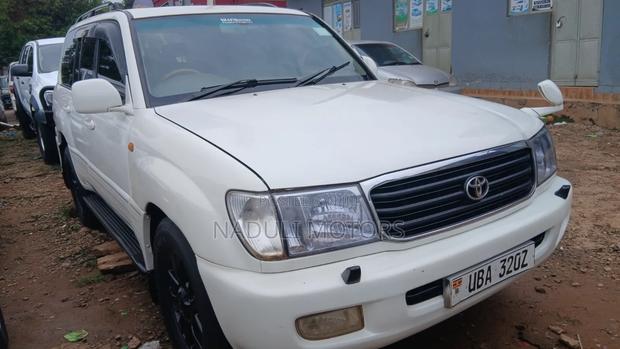 Toyota Land Cruiser 2006 White