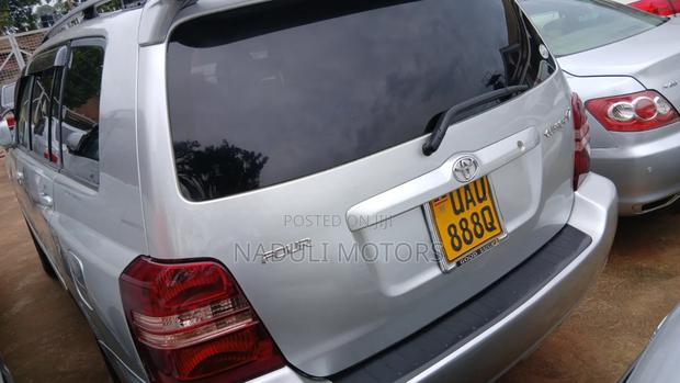Toyota Kluger 2005 Silver