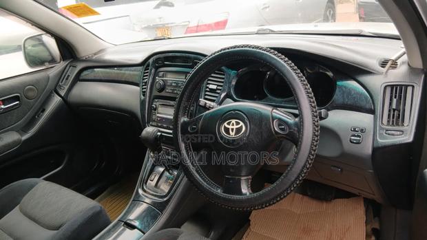 Toyota Kluger 2005 Silver