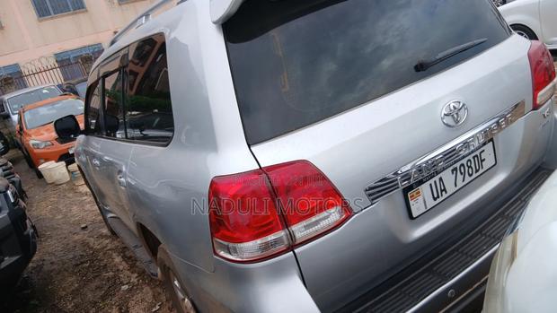 Toyota Land Cruiser 2006 Silver