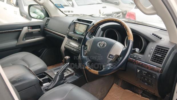 Toyota Land Cruiser 2009 White