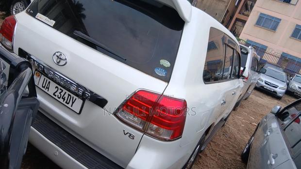 Toyota Land Cruiser 2009 White