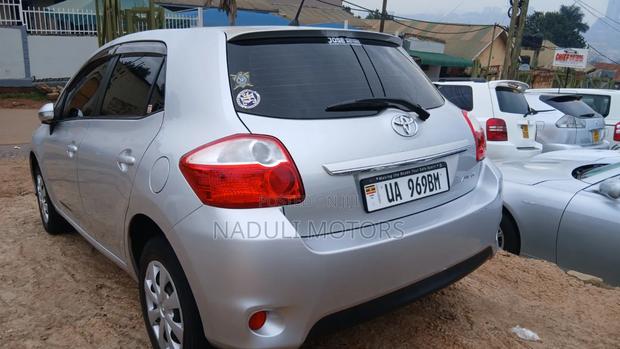Toyota Auris 2011 Silver