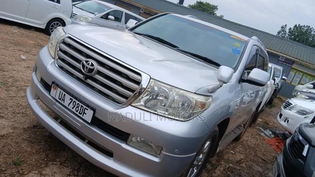Toyota Land Cruiser 2006 Silver