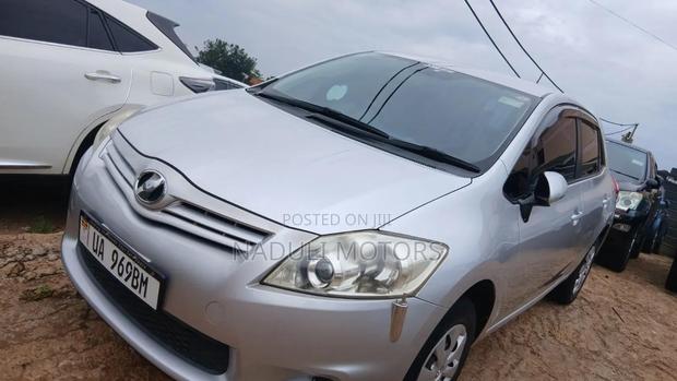 Toyota Auris 2011 Silver