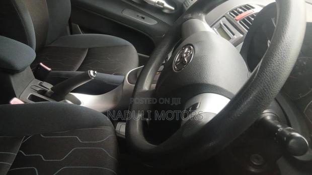 Toyota Auris 2011 Silver