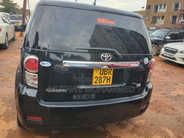 Toyota Corolla Rumion 2010 Black