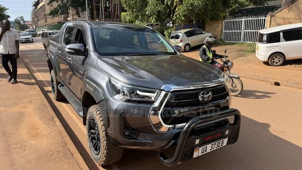 Toyota Hilux 2019 Gray