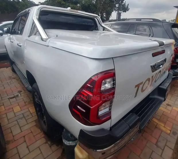 Toyota Hilux 2022 White