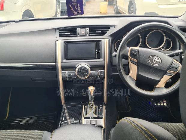 Toyota Mark X 2013