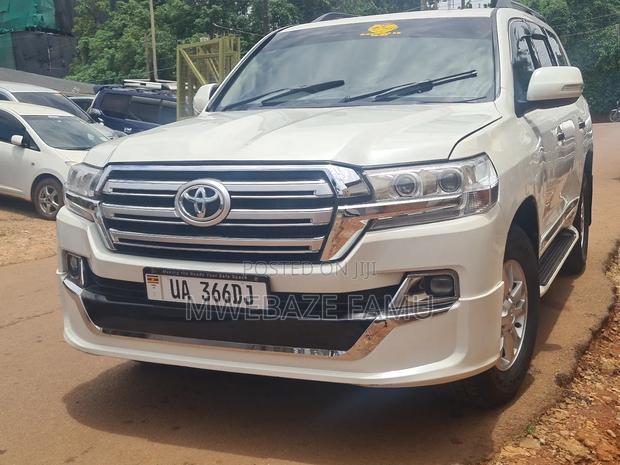 Toyota Land Cruiser 2015 White
