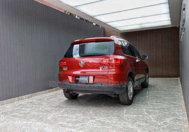 Volkswagen Tiguan 2.0 S Automatic 2012 Red