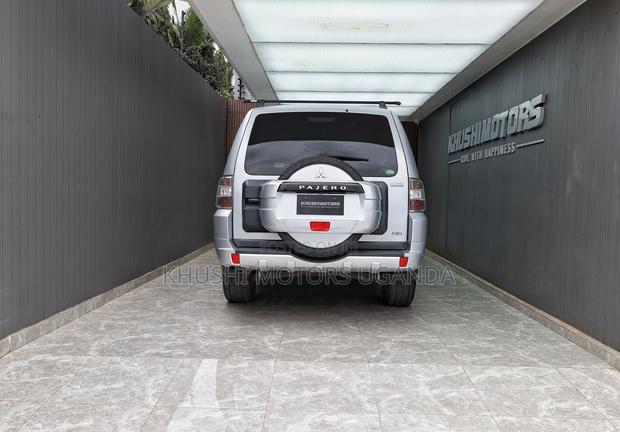 Mitsubishi Pajero 2013 Silver