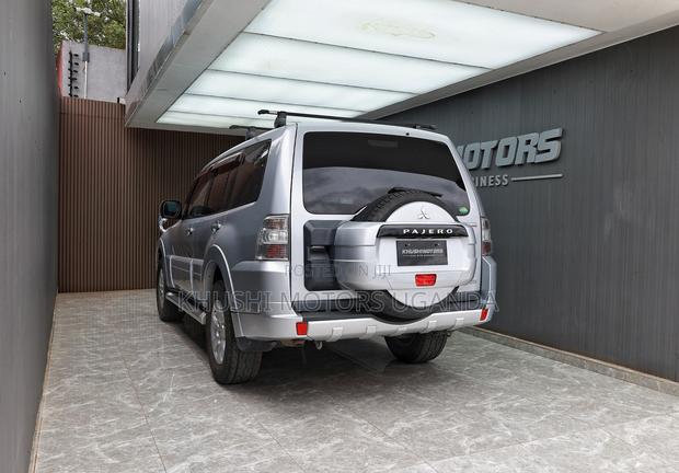 Mitsubishi Pajero 2013 Silver