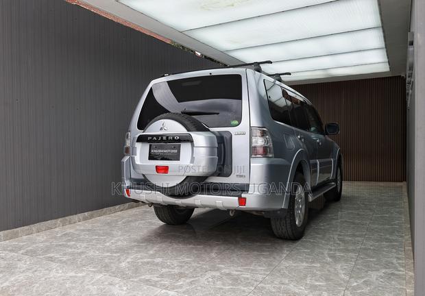Mitsubishi Pajero 2013 Silver