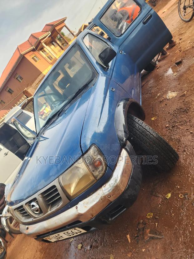 Nissan Hardbody 2003 Blue