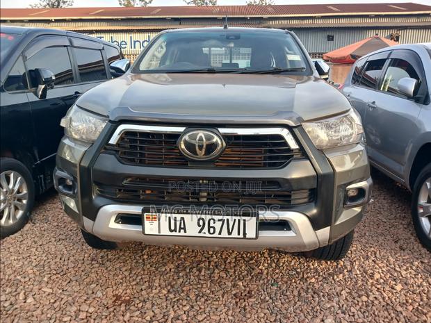 Toyota Hilux Revo Double Cab Petrol 2.7 RWD 2016 Green