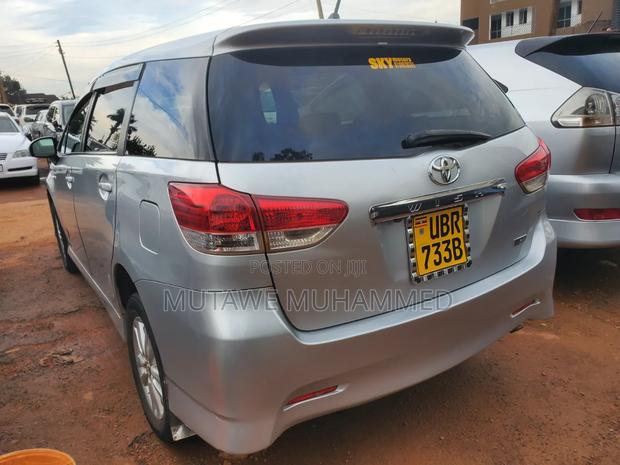 Toyota Wish 2010 Silver