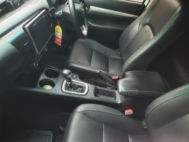 Toyota Hilux 2020 White