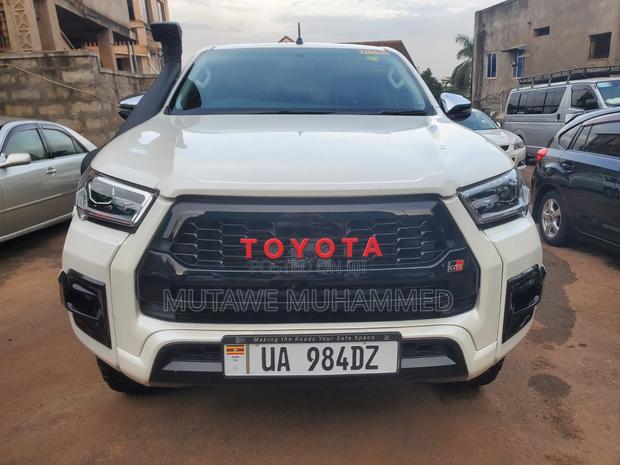 Toyota Hilux 2020 White